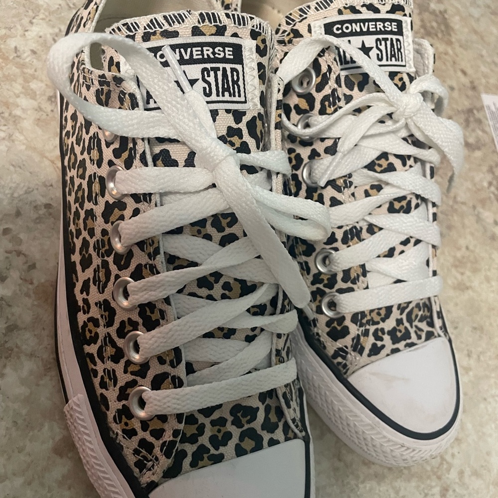 Brand new- converse cheetah
